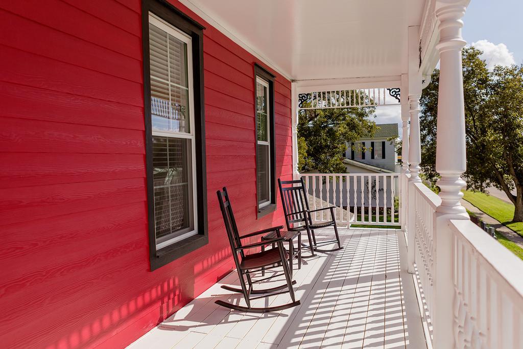 Red Velvet Inn Navasota Bagian luar foto
